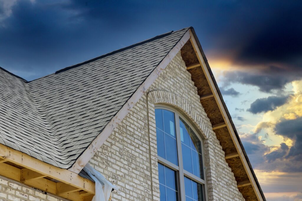 Asphalt vs. Fiberglass Shingles A Comprehensive Comparison